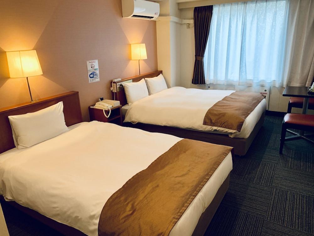 โรงแรมโตเกียว พลาซา 2*