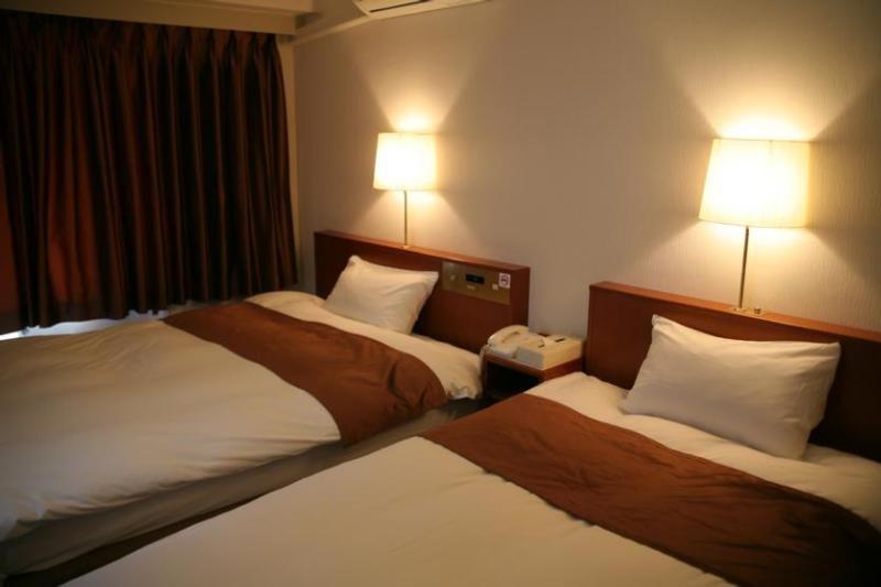 โรงแรมโตเกียว พลาซา 2*